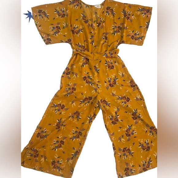 Women’s size medium, gold floral, zip back/ button closure‎ jumpsuit - Picture 1 of 7